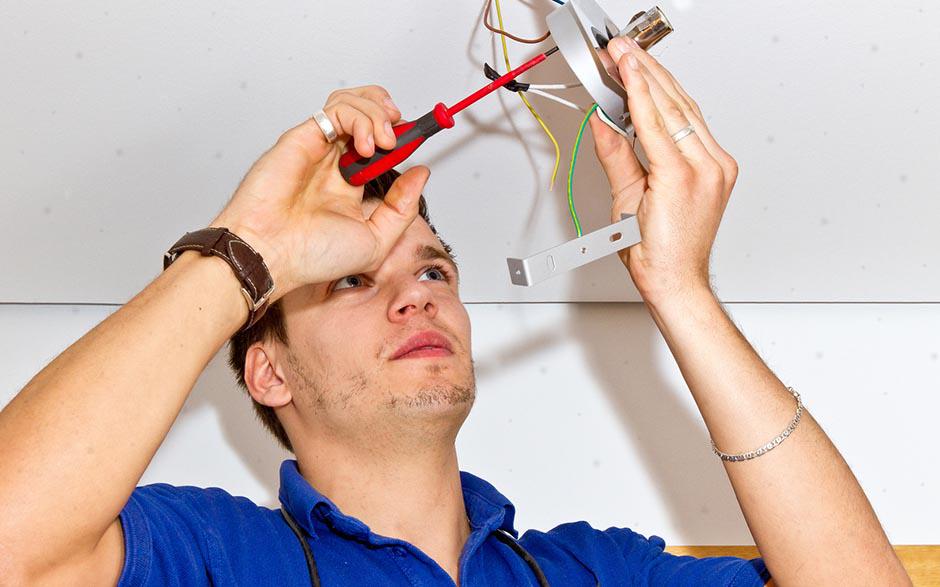 taux horaire électricien Poissy