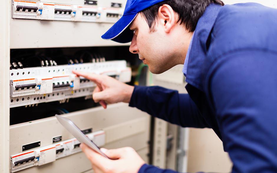 taux horaire électricien Poissy